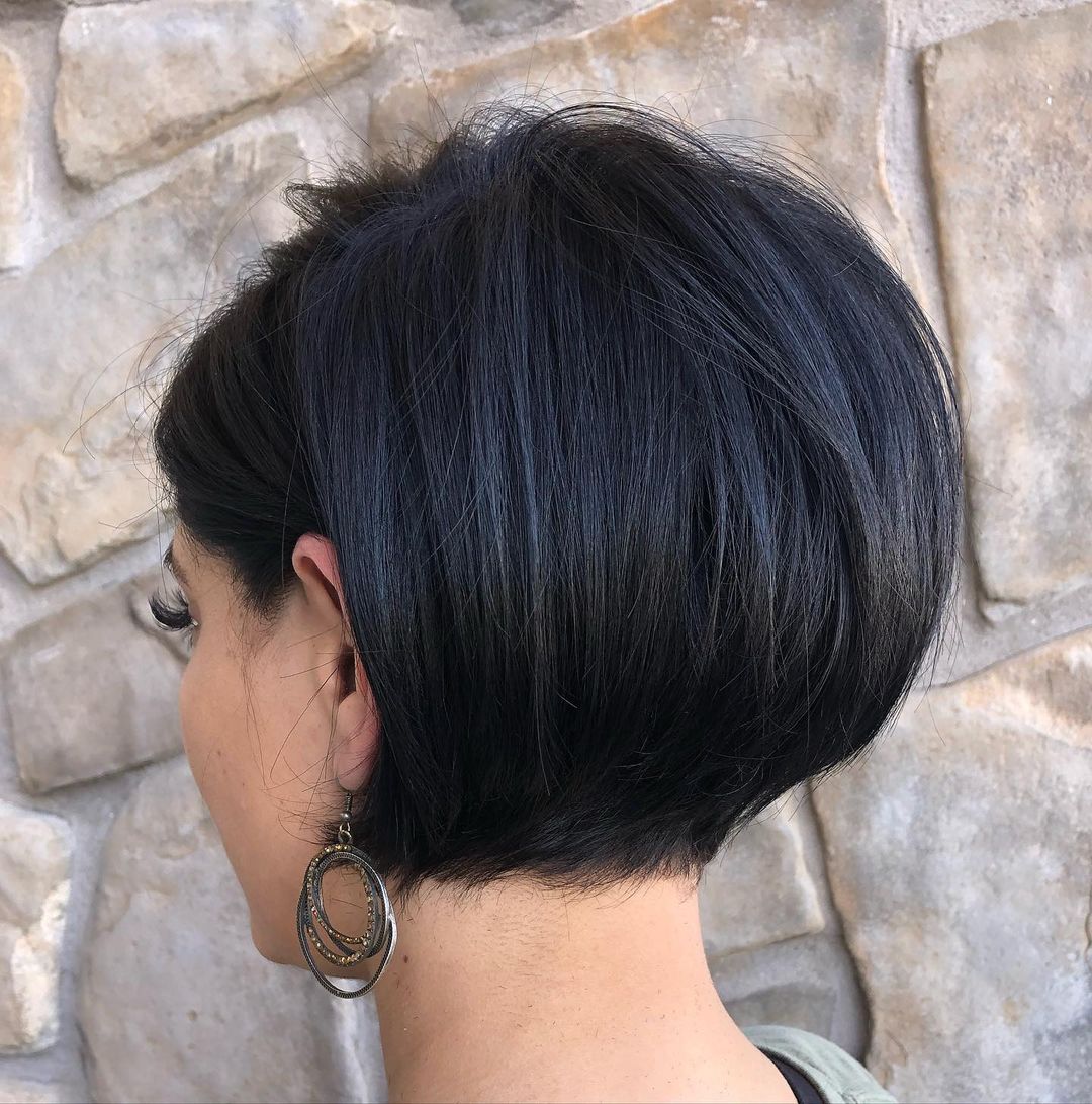 Elegant Pixie Bob Haircut on Straight Hair