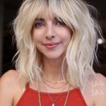 layered-haircut-for-medium-blonde-hair-with-dark-r