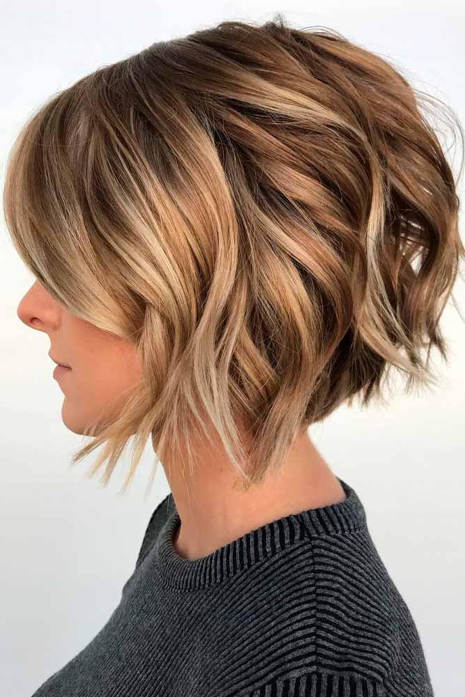 Wavy Bob With Highlights #wavyhairstyles #shorthair