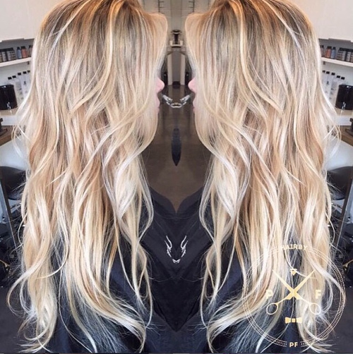 long wavy blonde hairstyle for thin hair