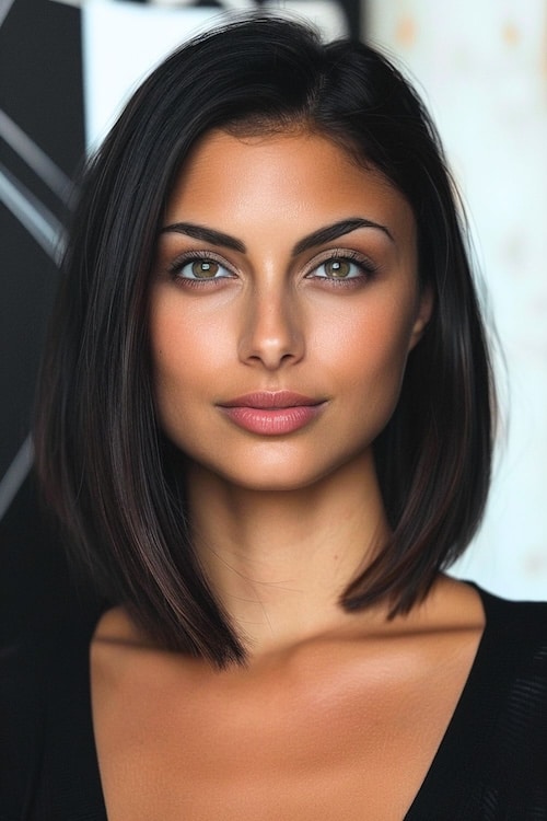 Asymmetrical dark brown lob hairstyle.