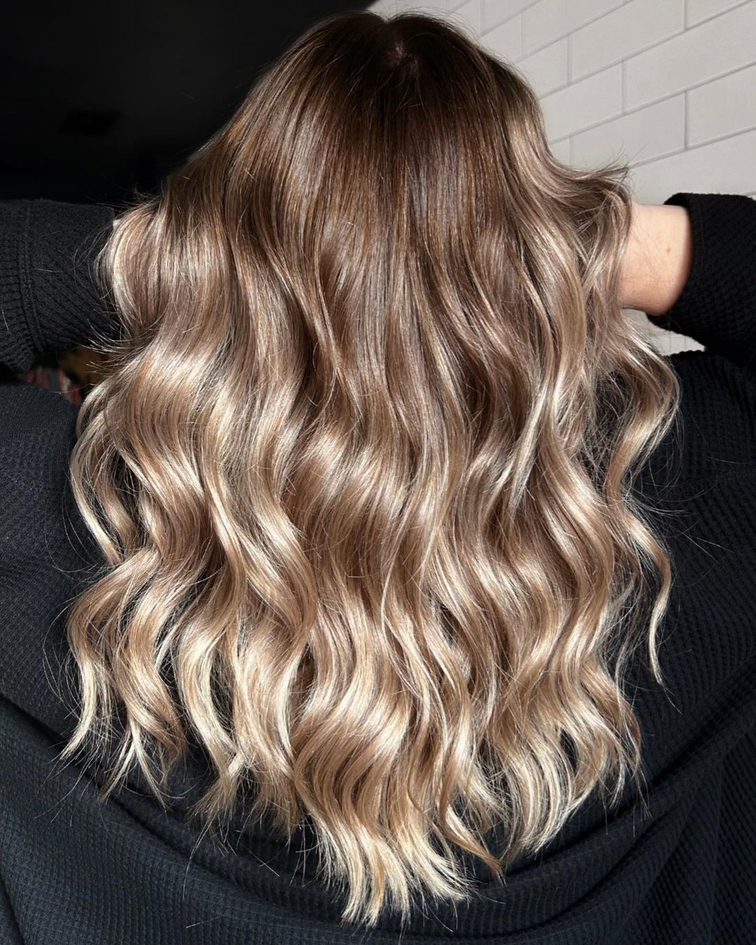 bronde wavy hairstyle