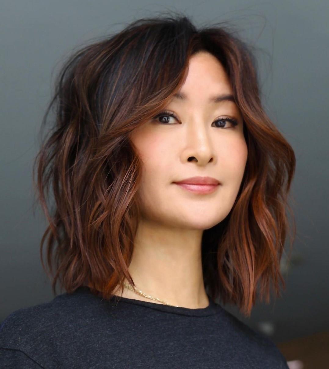 Wavy Dark Bob with Reddish Highlights