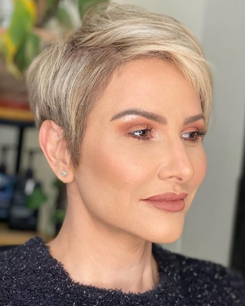 Dimensional Blonde Pixie with Neat Side Bangs