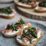 prosciutto-crostini-with-goat-cheese-and-caramelized