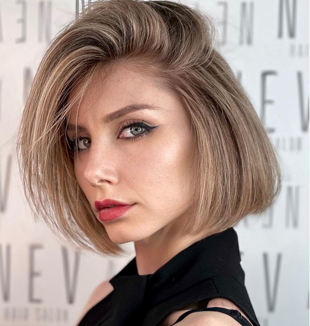 Side Swept Bob in Dirty Blonde Shade