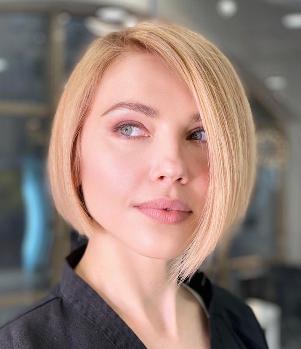 Asymmetrical Bob for Oval Face