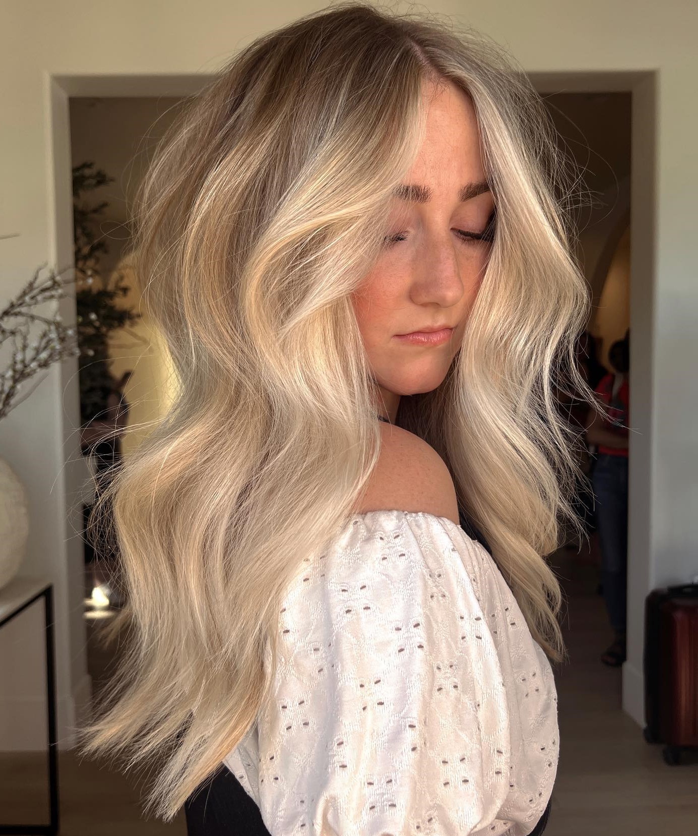 Old Money Blonde with Soft Waves