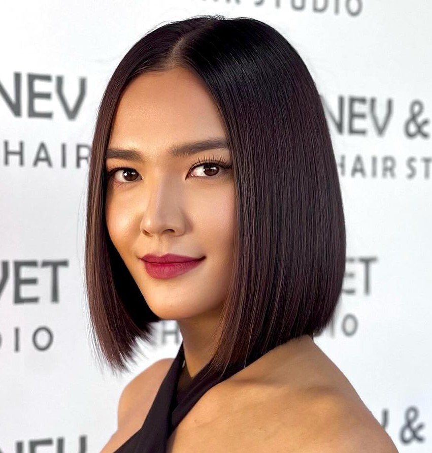 Sleek Bob Hairstyle for Oval Face