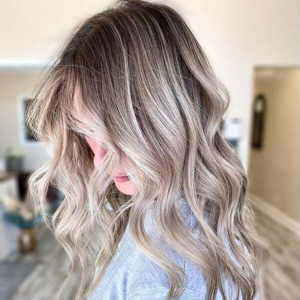 Teasy-Lights Blonde Balayage - a woman wearing a gray shirt