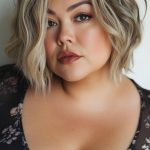 tousled-blonde-bob-with-dark-roots-and-soft-waves-